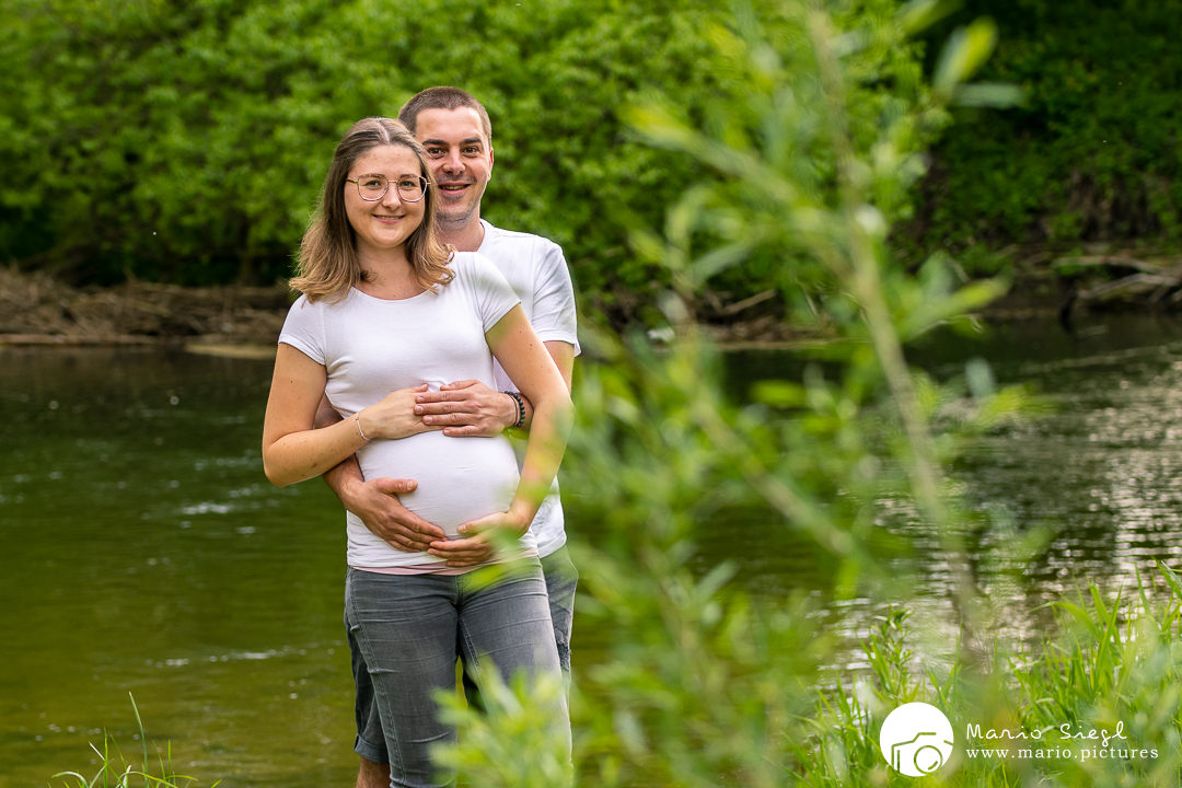 Stefan und Nadine beim Babybauch Shooting in Ottensheim